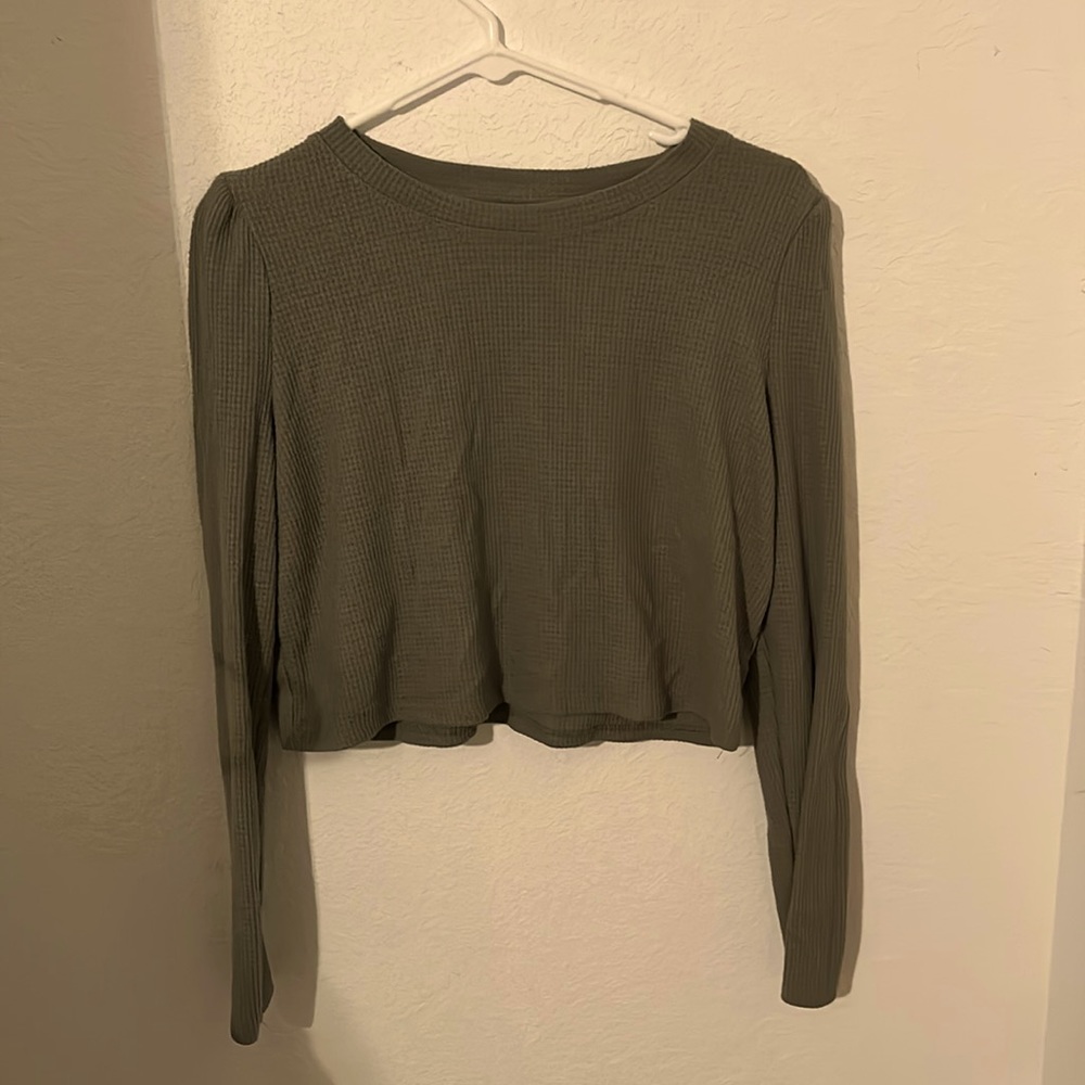 sage green long sleeve crop top size Medium